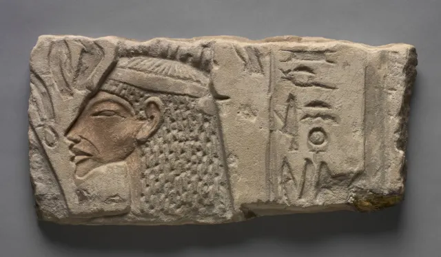 Talatat: Nefertiti Offers to the Aten
